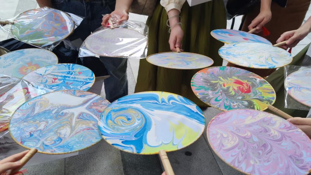 體驗(yàn)非遺藝術(shù)，傳承優(yōu)秀文化——研究生六支部主題黨日活動(dòng)紀(jì)實(shí)